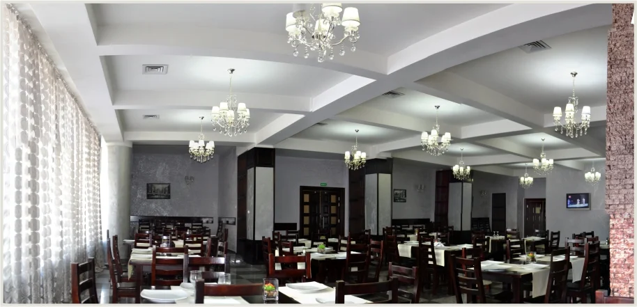 Sala Restaurantului Unirea pregătită pentru oaspeți
